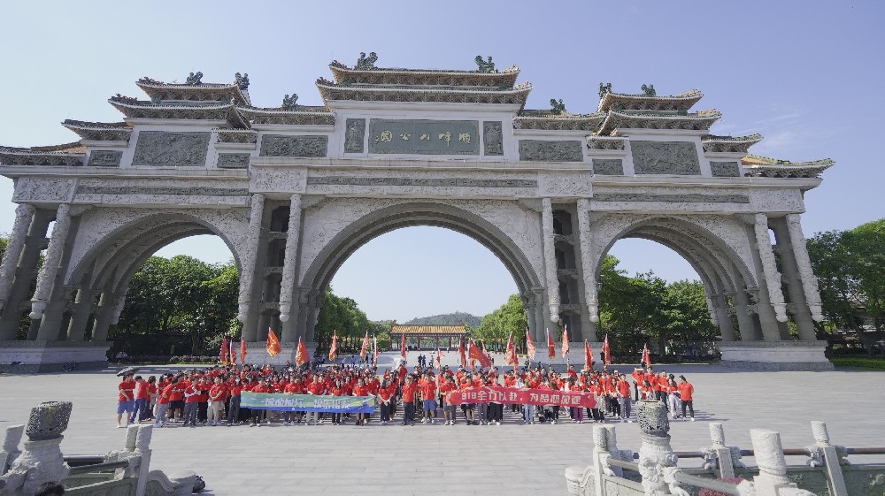 “同心同行·快乐出发”顺峰山徒步活动暨618启动会